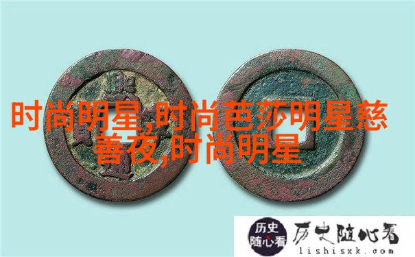 红色毛线帽＋纯棉长袖T＋宽松连帽卫衣