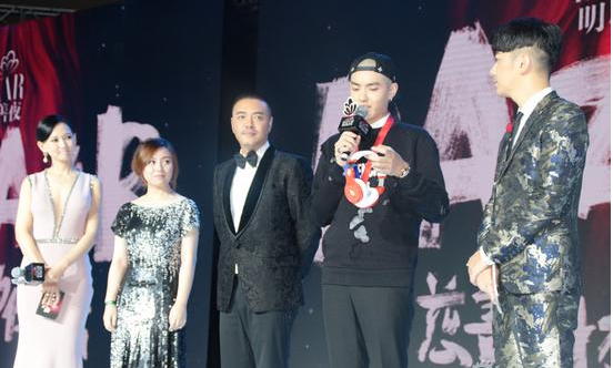时尚芭莎明星慈善夜会_明星时尚芭莎慈善晚宴_时尚芭莎明星慈善夜/